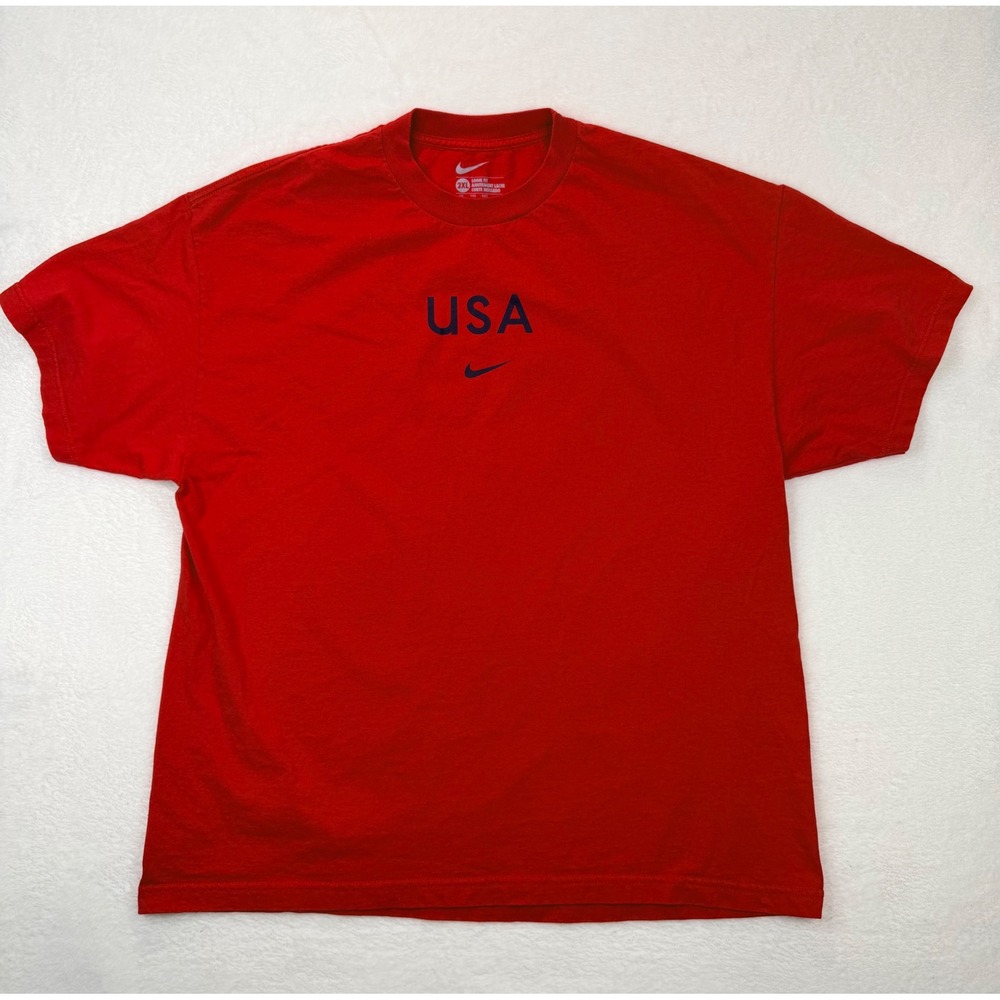 Nike USA Swoosh Graphic T-Shirt Mens 2XL Red Loose Fit Short Sleeve Cotton Tee